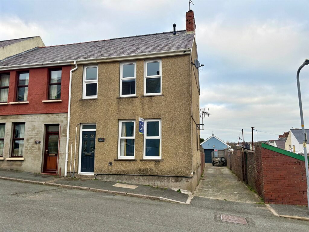 St. Annes Place, Hakin, Milford Haven, Pembrokeshire, SA73 3LN