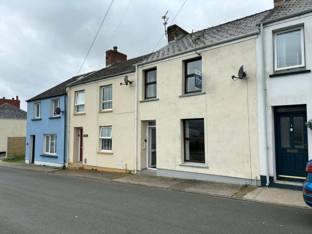 Cambrian Road, Neyland, Milford Haven, Pembrokeshire, SA73 1ST