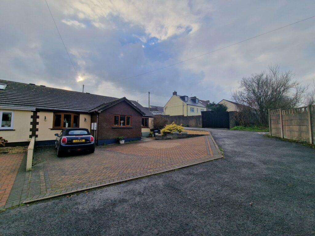 Kings Gardens, Pennar, Pembroke Dock, Pembrokeshire, SA72 6SR