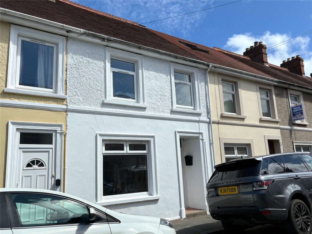 St. Peters Road, Milford Haven, Pembrokeshire, SA73 2BT