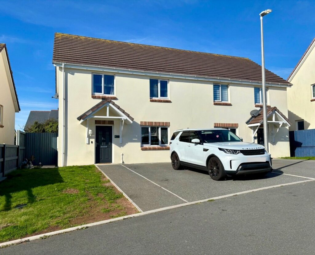 Beaconing Drive, Steynton, Milford Haven, Pembrokeshire, SA73 1HF
