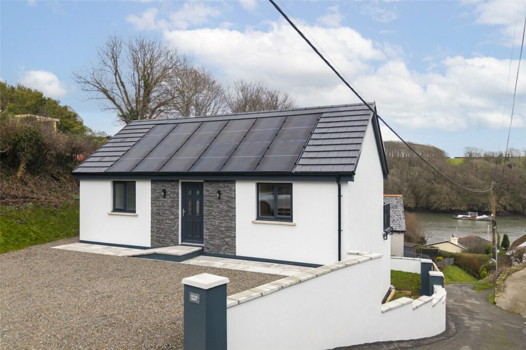 Beach Hill, Milford Haven, Pembrokeshire, SA73 2QN