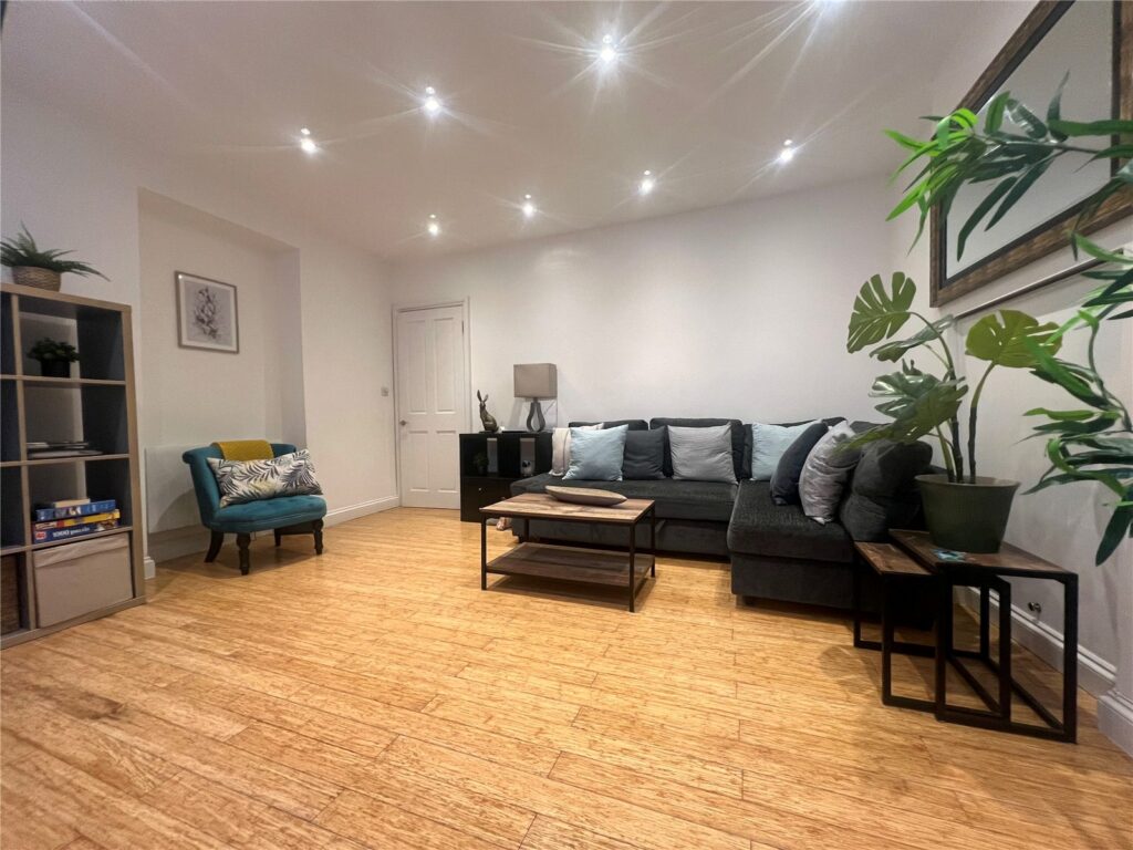 High Street, Tenby, Pembrokeshire, SA70 7HD