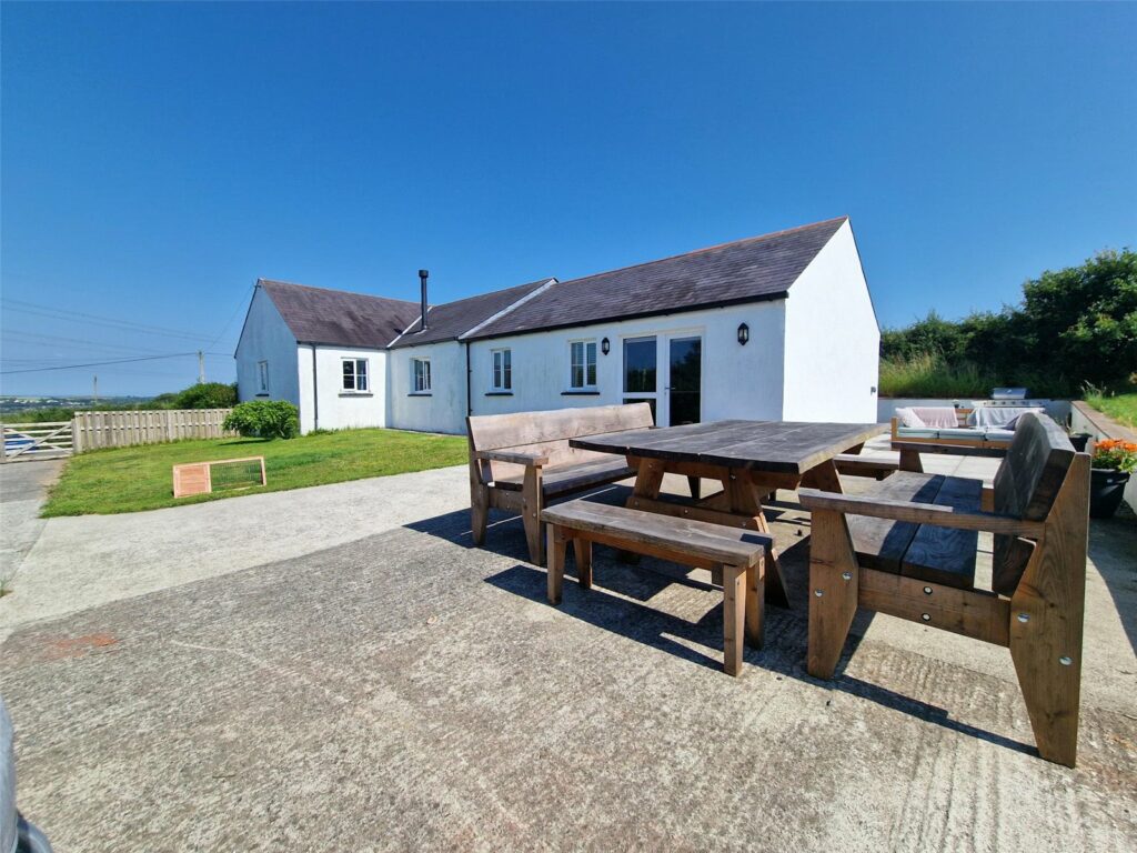 Bentlass, Hundleton, Pembroke, Pembrokeshire, SA71 5RN