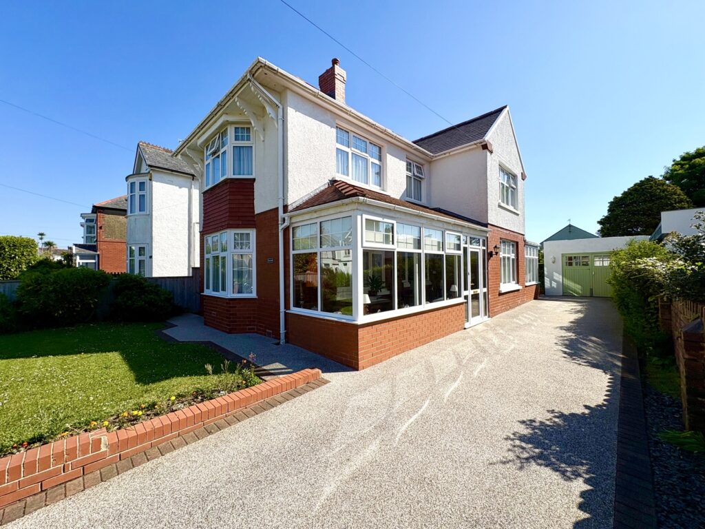 Serpentine Road, Tenby, Pembrokeshire, SA70 8DD