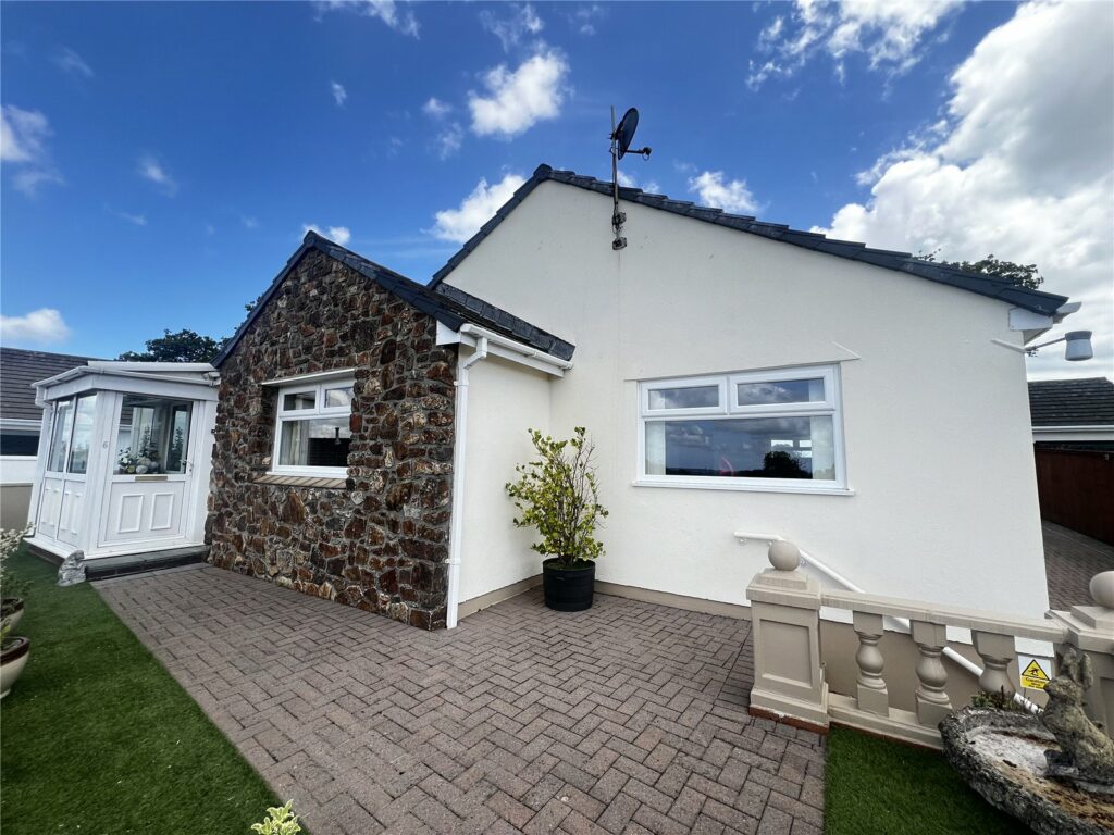 Pentle Close, Pentlepoir, Saundersfoot, Pembrokeshire, SA69 9BY